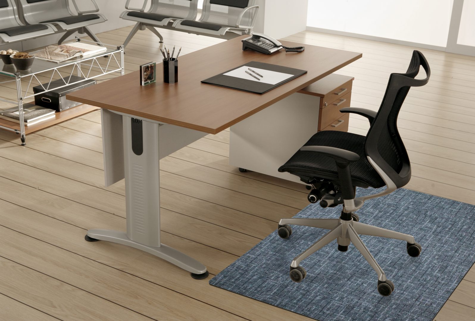 https://www.grizzlymats.com/wp-content/uploads/2021/06/Desk-Chair-Mat-Astella-in-place-Grey-7.jpg